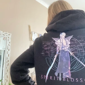 League of legends köpt grå H&M - Är i jätte bra skick å jätte fin, trodde jag skulle använda den mer än vad jag gjortde fast de blev inte så många gånger