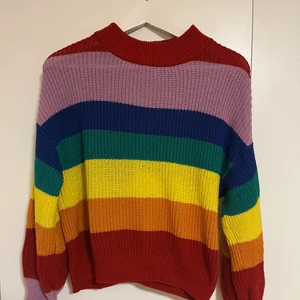 Stickad Pride tröja - Säljer min älskade Pride tröja från monki i storlek S då den inte är min stil och har aldrig kommit till användning. Jag säljer den för 100kr + frakt och priset kan diskuteras privat vid intresse. (Den är så gott som ny då jag aldrig använt den)