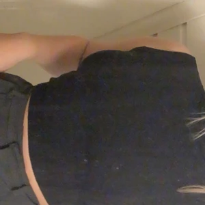 Svart topp med hög krage - Jätte snygg svart topp, men kommer tyvärr inte till användning! Köpare står för frakt