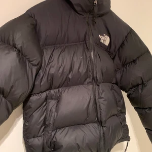 Northface jacka - Bra skick köpt 2019 på northface i hötorget. Använd sparsamt under en vinter.