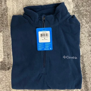Columbia klamath range II fleecetröja - Columbia klamath range II marinblå fleecetröja  Tillgängliga storlekar som jag säljer :  XS, S, M, L  tröjorna är helt nya och oöppnade !  Mitt pris/st: 125kr+frakt  Ordinarie pris från asos: 299kr+40kr frakt 
