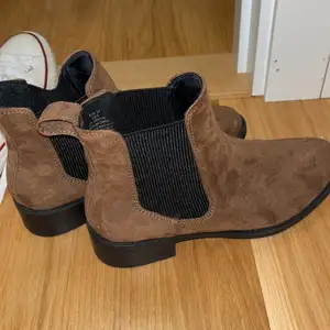 Fina oanvända bruna skor, 100kr 
