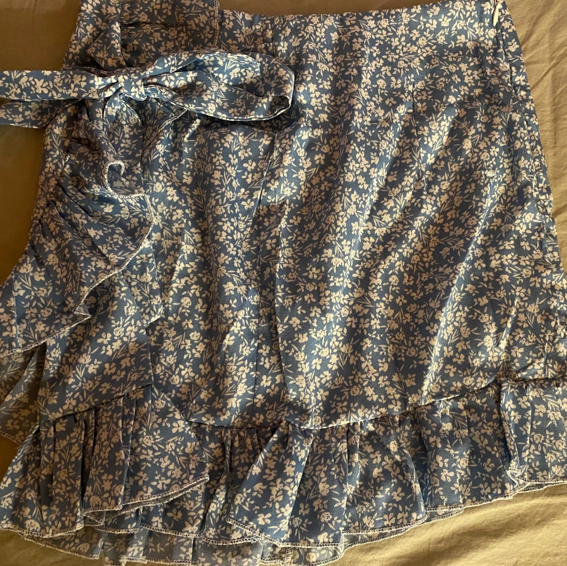 Blå och vitprickig kjol från Shein