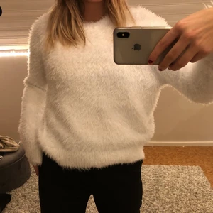 Stickad tröja från H&M  - Säljer min riktigt sköna stickade tröja från H&M i storlek S. Köparen står för frakten 