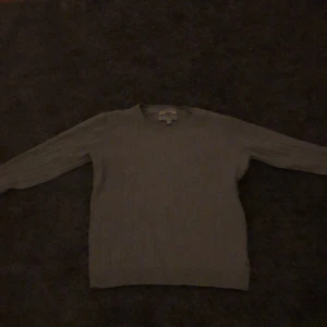 Strl 134/140 - Jättefin tröja!! 20kr pris kan diskuteras🥰