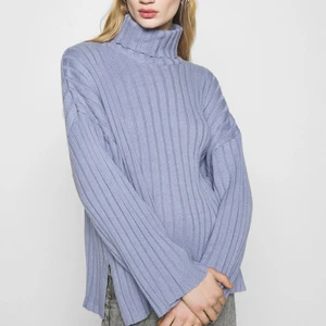 En oversized tröja stl xs  - Tröjan är I xs men kan passa till s och M beror på hur man vill att den ska sitta och är aldrig använd 💓