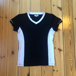 Tajt tröja - Snygg tröja med tajt passform, storlek 36. Fraktar och möta upp! ⭐️💖