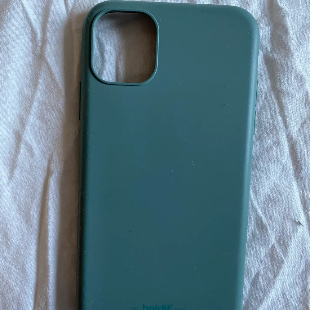 Fina holdit skal. Iphone 11. Det rosa sönder nedtill dom andra hela. Det görna och genomskinliga 50kr/st och det rosa 30kr nan skicka bild på hur det ser ut nedtill vid intresse. Köparen står för frakt . Asusteet.