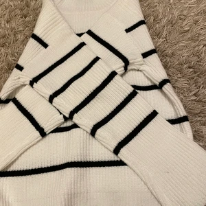 Randig tröja  - Säljer en randig tröja 💗