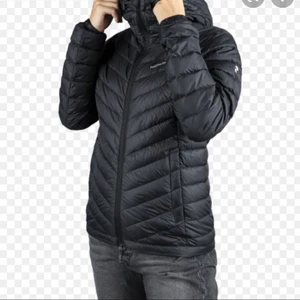 Park performance jacka - Peak jacka i mke bra skick! Hel å fin överallt, används aldrig längre därför jag säljer.  Storlek xs. Köpare står för frakten☺️