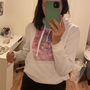 hoddie med tryck - en hoddie från the cool elephant. Köpte för 600kr men säljer för 180+ frakt!! Ser helt ny ut💕💕