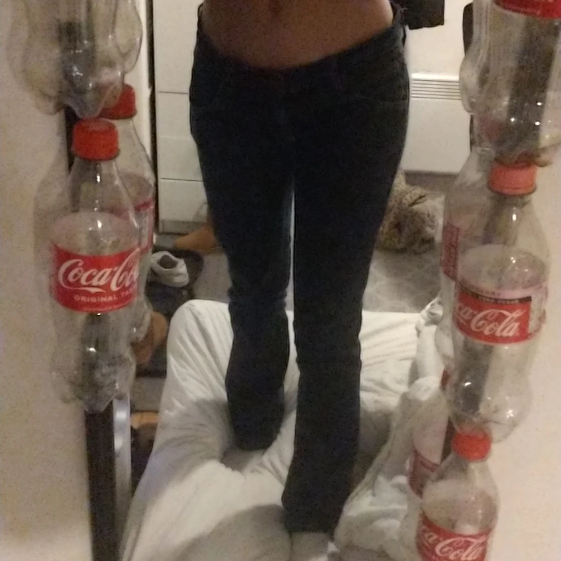 Ett par low waisted jeans storlek s