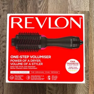 Revlon  -  (lägger ut igen pga oseriös köpare) Säljer nu den trendiga revulon varmluftsborsten! Helt oanvänd har dock öppnat den en gång innan.  Köpt för 589.  Buda!❤️ (jag bjuder på frakten:) 