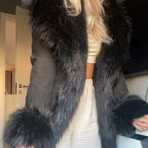 Fake päls kappa - Sista erbjudandet: 400 kr ink frakt