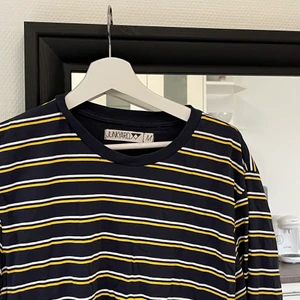 Långärmad från junkyard - Randig tröja från junkyard i bra skick!💕