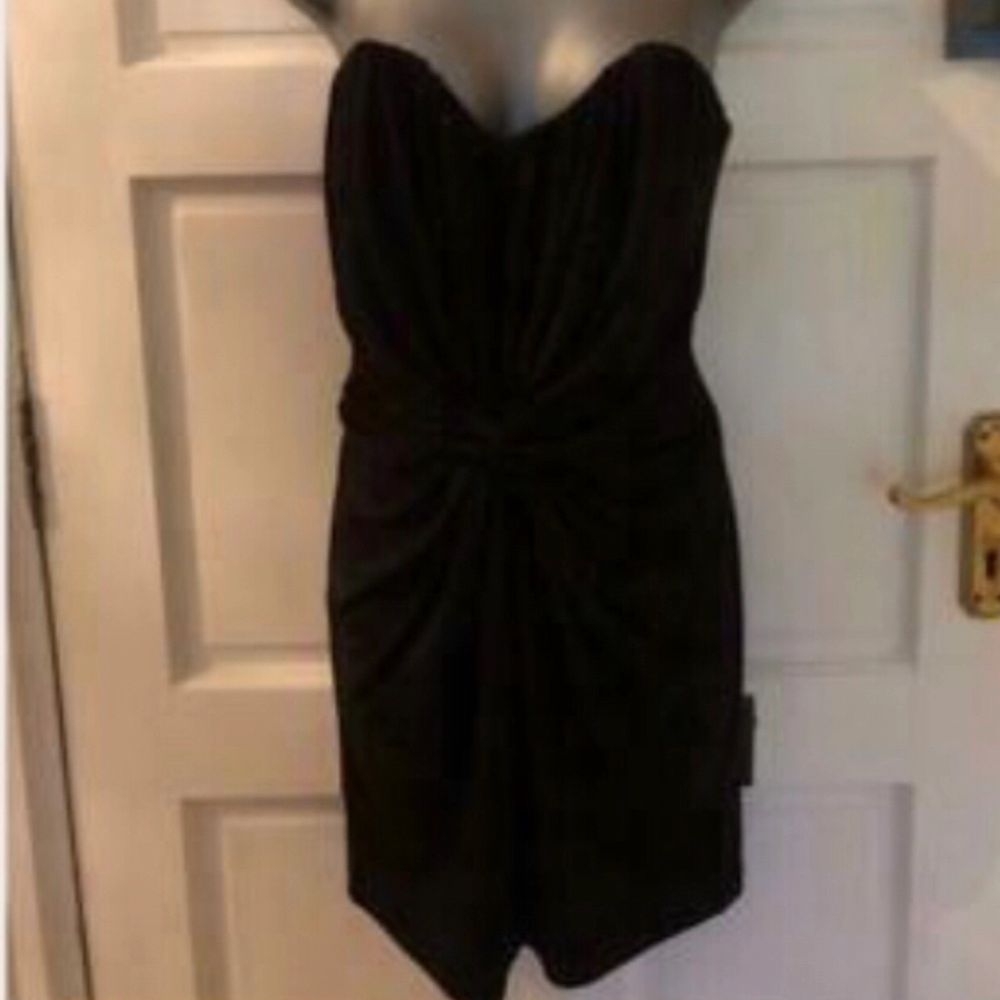3 dresses in excellent condition size 8/10  all 3 haven’t been worn I bought them online.  1st dress size 8 2nd dress 8 3rd dress 10 with tags   Prices are £10 each 1st 2nd dresses 3rd dress is £35 . Klänningar.