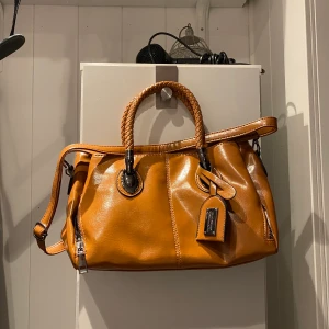 Fashion väska  - Säljer denna väska😍😍😍  aldrig använd pga fel beställning. Helt perfekt skick. 