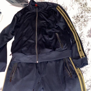 Hugo boss  - Hej, Säljer min Hugo Boss dress, helt felfri storlek S men passar m också