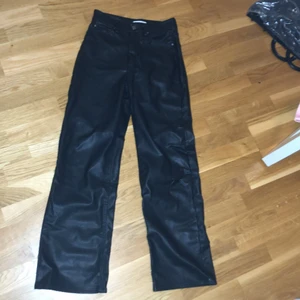 Läder byxor - Ej äkta läder! 