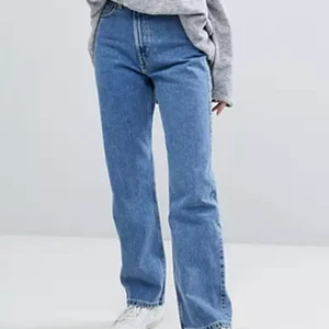 Weekday rowes  - Säljer mina rowes från weekday! Använda ett par gånger, är i bra skick! Säljer för att de inte kommer till användning.❤️ Storlek 26/30, funkar som XS eller S beroende på hur man vill att de sitter