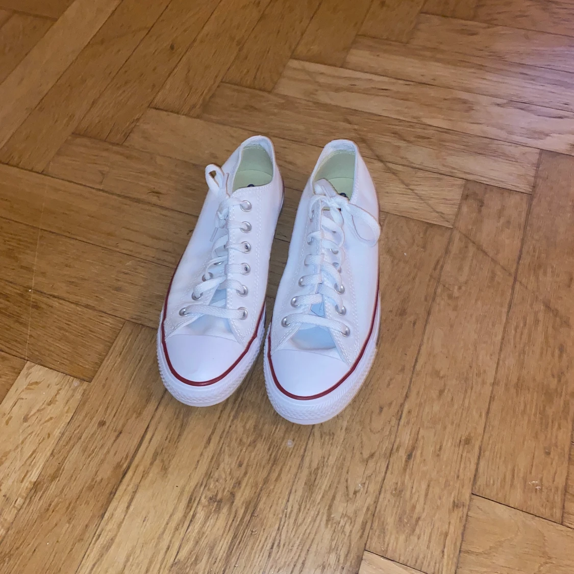 Vita converse storlek 40