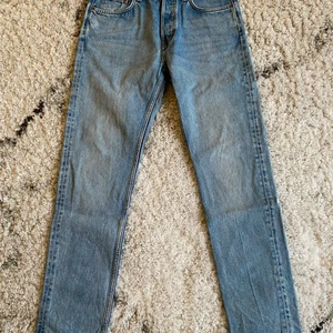Weekday jeans - Ett par weekday jeans, modellen Pine, storlek W29 L30. Dem är i bra skick och det är inga fel på dem. Skriv pm för frågor eller annat :)