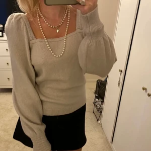 Tröja  - En jätte fin stickad tröja från hm, använd 1 gång och är i bra skick, storlek M som på bilden 💕💕🤍