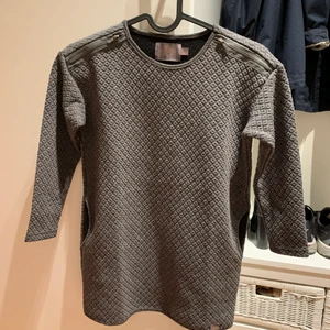 Creame tröja junior, dragkedjor på axlar - Creame märkeströja junior med dragkedjor på axlar, nyskick.