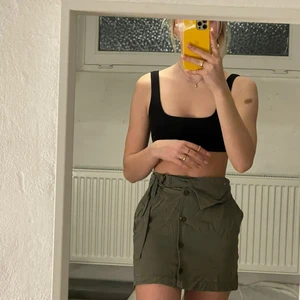 Kjol - Militärgrön kjol 