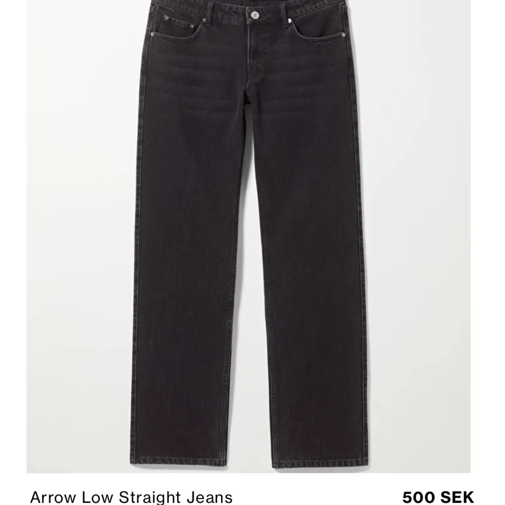 Super snygga lågmidjade slutsålda jeans från weekday i storlek w27 l30, passar mig perfekt i längden (är 164) men de har inte kommit till användning💕 260kr+frakt💕. Jeans & Byxor.