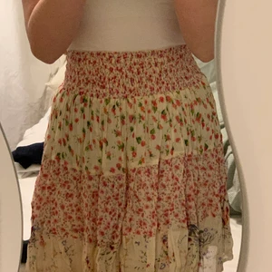 Volang kjol - Säljer denna fina kjol från INDISKA 💕passar både en xs och s, m. Bra kvalitet och som ny!👍🏻