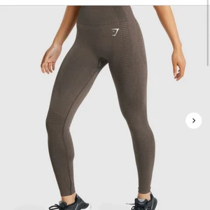 INTRESSEKOLL!! Gymshark vital - Intressekoll på mina fina träningstights från gymshark i serien Vital. Strl M i mycket bra skick. Slutsålda på webben🤍 nypris 549 kr. Skriv till mig vid intresse så diskuterar vi pris 