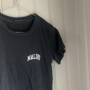 BRANDY❤️MELVILLE - superskön t-shirt från brandy Melville! Bra skick & One size men passar xxs-m/l skulle jag säga💓 Köparen står för frakten🚚📦