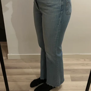 Levis jeans  - Lite korta på mig som är 172 höga i midjan