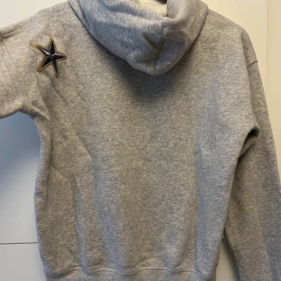 Hoodie med stjärnor  - 90