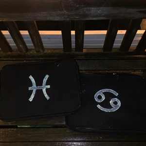 Datafodral - Beställ ett datafodral med ditt egna stjärntecken på! Gjort av reflexfärg som lyser i mörkret!✨