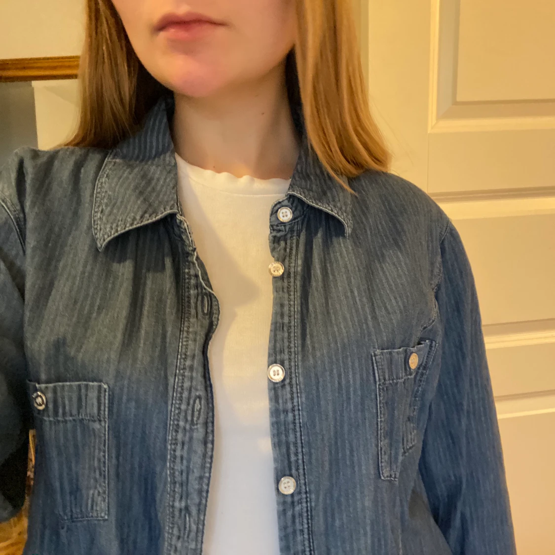 Jeansskjorta med ljusa ränder  - 91