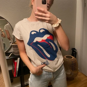  T-shirt med tryck  - T-shirt med tryck från Mango! Storlek S