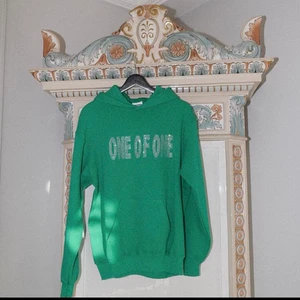 One of one hoodie - Storlek:  large skick 9/10 knappast använd 