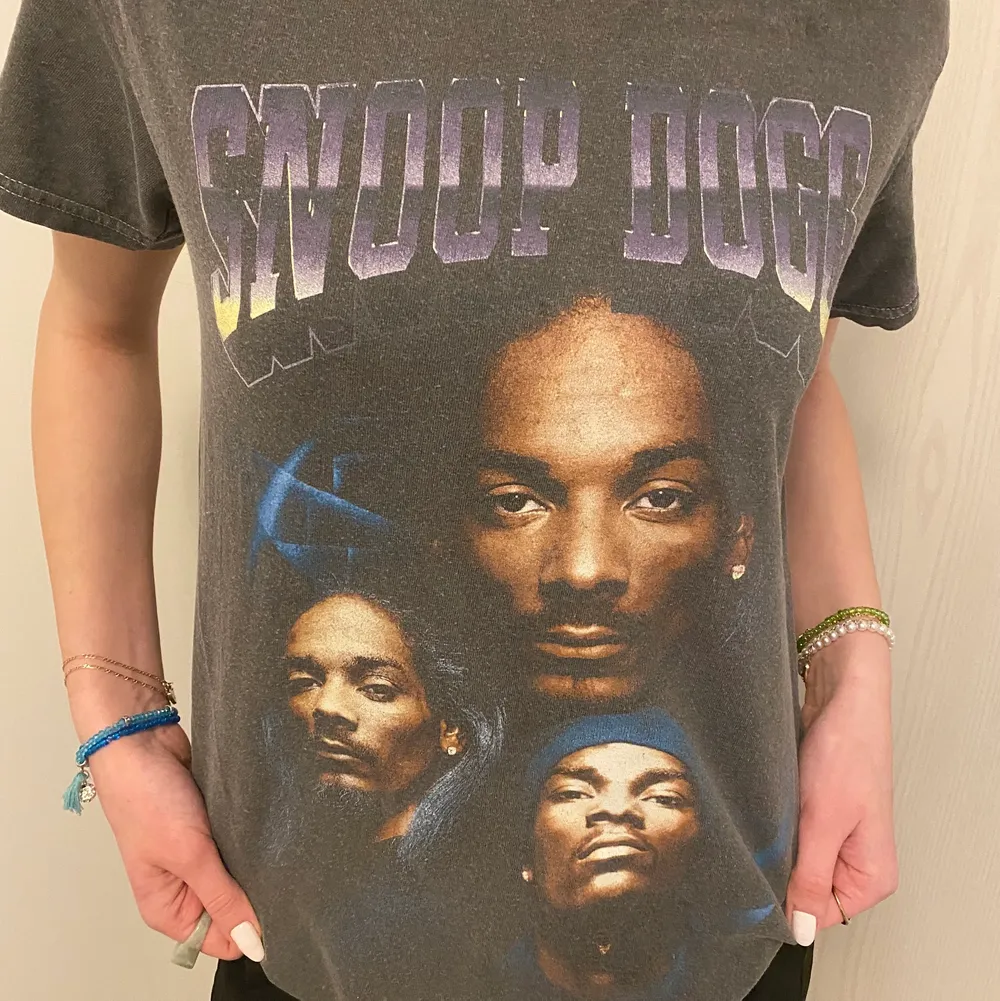 Snoop Doog t-shirt strl Xs från Daisy Street helt slutsåld på Asos där jag köpte den. 150 + frakt 45kr. . T-shirts.