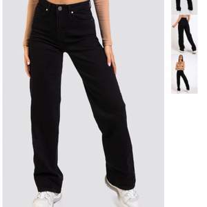 Svarta jeans från madlady i storlek 38 längd 34. Nyskick. Pris 350 INKLUSIVE frakt, pris går ej att diskutera.