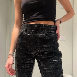 Skinnbyxor - Superfina byxor i läderimitation från topshop! Jag är 171 cm💓 100kr + frakt