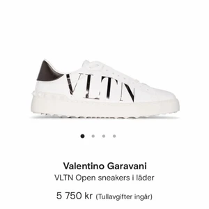 valentino skor sökes  - om du har sånna här skor  eller liknande hör gärna av dig så köper jag gärna ! ❤️ storlek 38-40 ungefär 