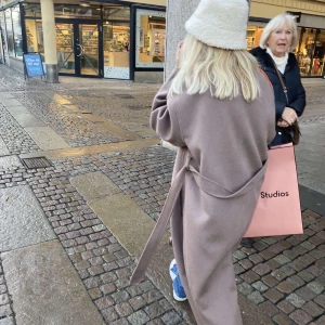 Fluffig hatt - Använd 1 gång. Ganska normal i storleken