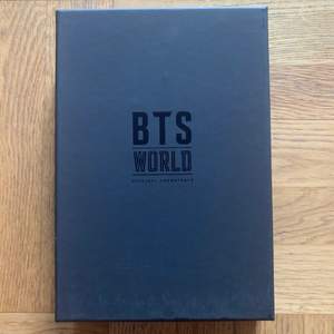 Jag säljer mitt BTS WORLD album. Det är i fint skick. I albumet ingår en bok med bilder, 2 photocards, en BTS WORLD biljett, en CD-skiva och ett kort med en QR kod. Det är också priset + frakt.