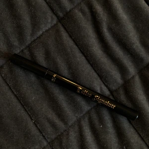 Eyeliner  - Eyeliner från loréal! Helt ny och oanvänd!