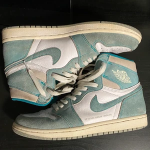 Jordan 1 high  - Säljer nu dessa AJ1 high turbo green i ett skick på 7/10 säljer för 2699kr och nypriset ligger på 7000kr, storlek 41, replacement box men likadan men OG snören (lila,gröna,vita) tillkommer! 