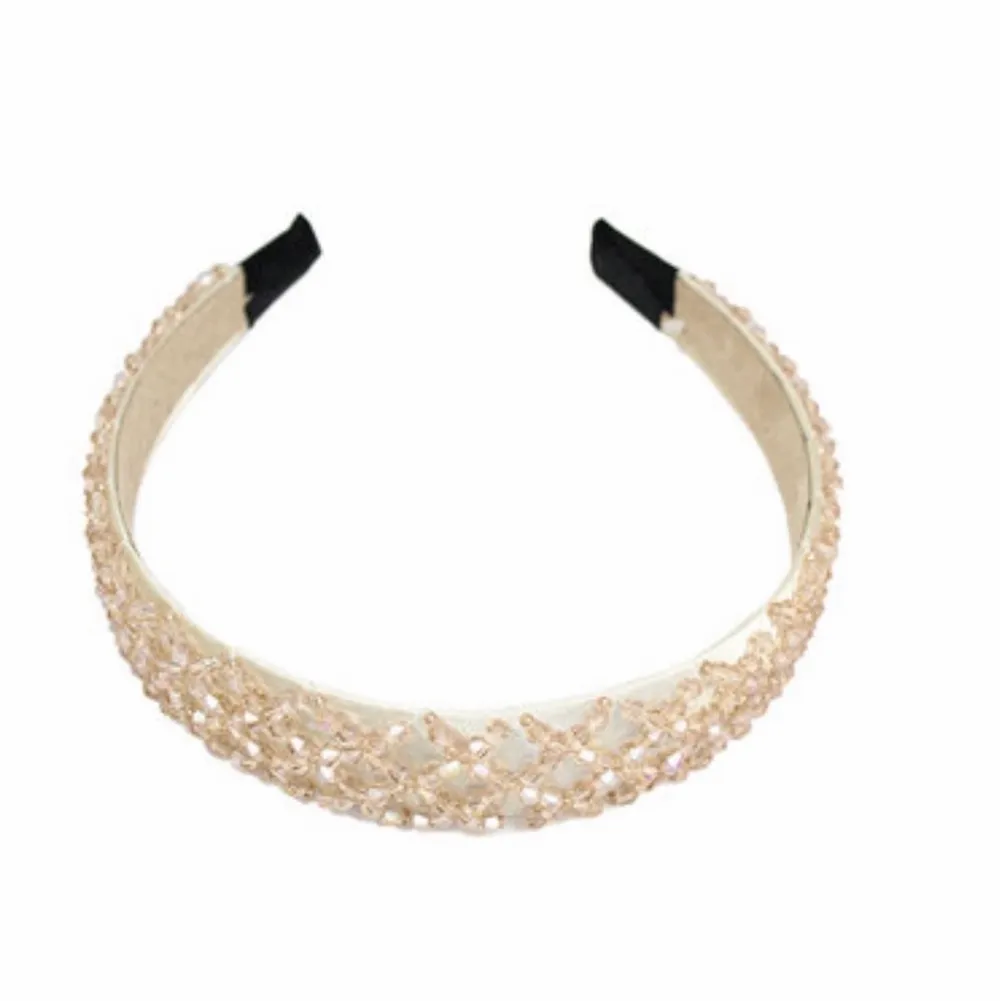 Glittrigt diadem från Åhléns, i mycket bra skick, använd få gånger😊ny pris:199kr. Accessoarer.