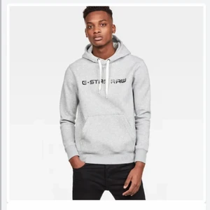 G-star raw hoodie - Helt ny och oanvänd hoodie från G-star raw!☺️ Perfekta alla hjärtans dag presenten och nypris 1200kr💕 obs saknar snöre 