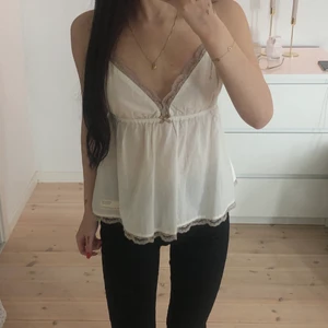 Odd Molly Linne - Vitt odd molly linne i strl 0(xs) jättefint skick!